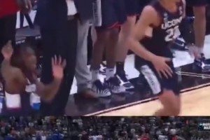 康大logo绝杀杜克后 主帅给裁判的碰头杀杀气真是够狠！